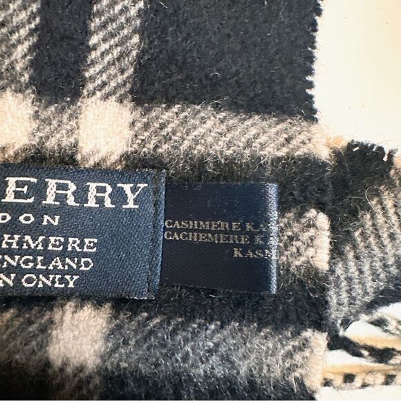 BURBERRY Nova Check Cashmere Scarf - Picture 6 of 10